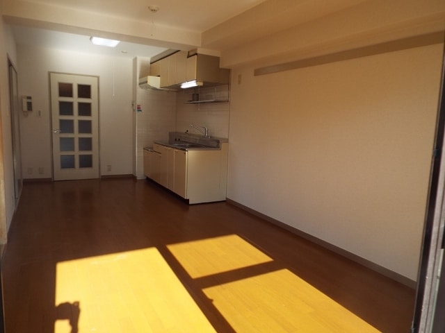 物件内観写真13　(※別室参考写真　ＬＤＫ１０帖♪)