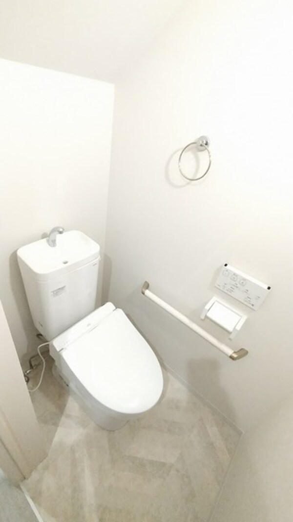 トイレ(毎日快適に使える温水洗浄便座です♪)