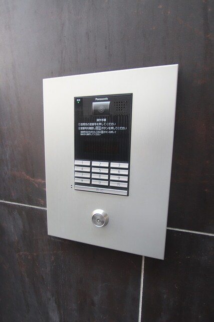 物件外観写真4　(オートロック付き♪)