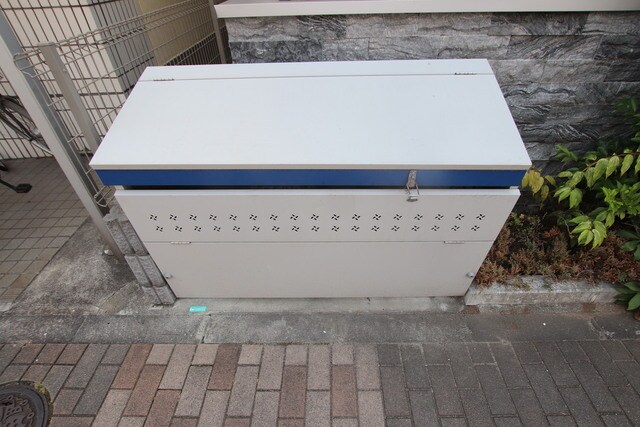 物件外観写真5　(ゴミ置場♪)