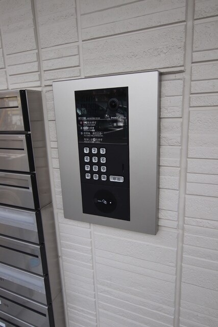 物件外観写真3　(オートロック♪)