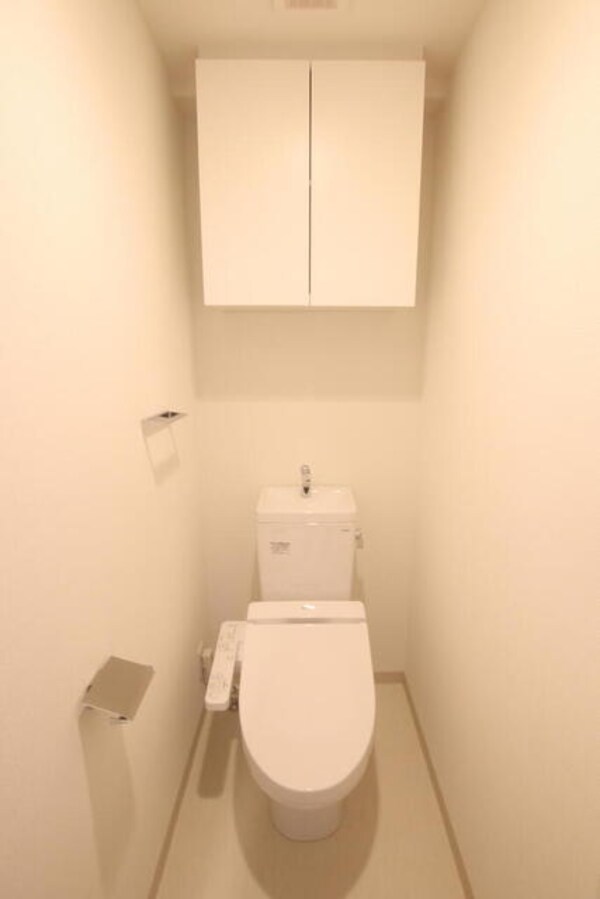 トイレ(※他号室参考写真(実際には配色、形状、日照状況等異なる場合もあります))