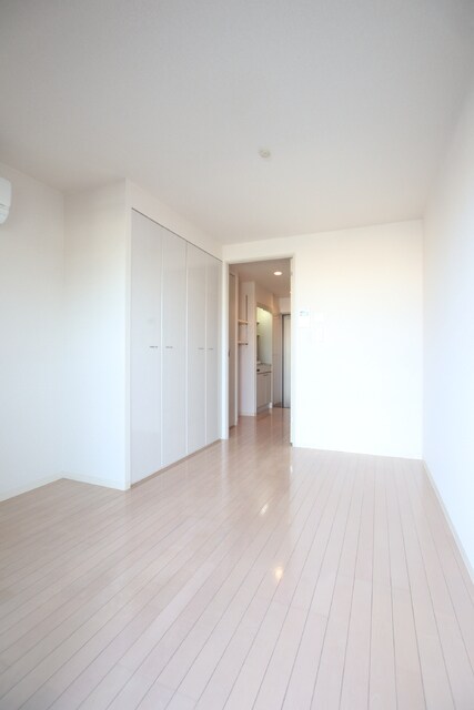 物件内観写真7　(６帖の居室です♪)