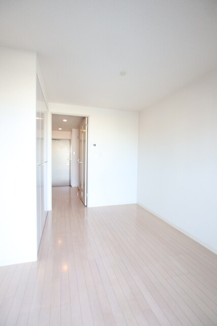 物件内観写真10　(６帖の居室です♪)