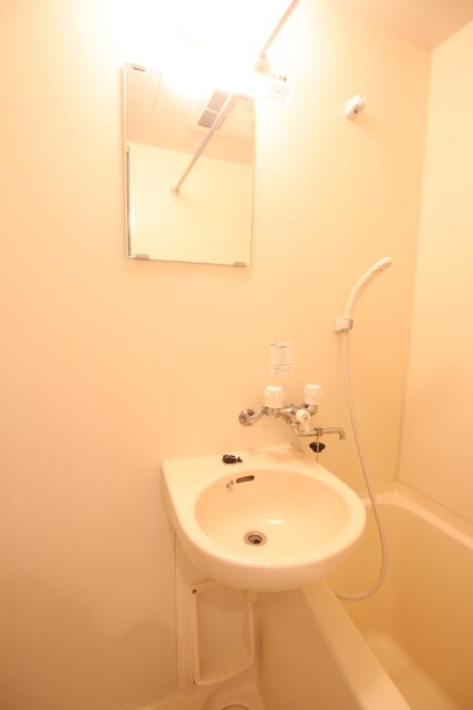 物件内観写真11　(バスルームに洗面ボールがあります♪)