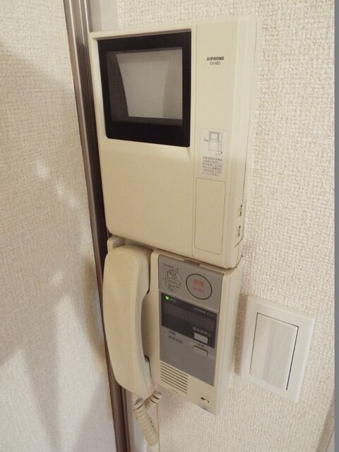 物件内観写真14　(別室参考写真　ＴＶモニター付のインターフォンで安心です♪)