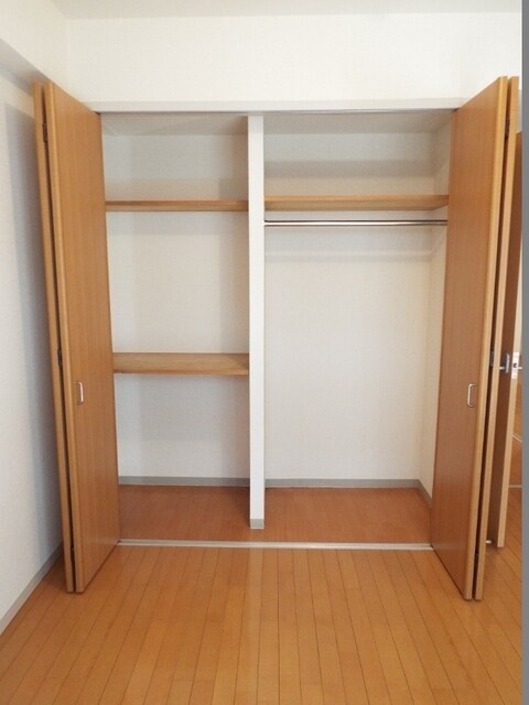 物件内観写真16　(別室参考写真　大容量の収納があります♪)