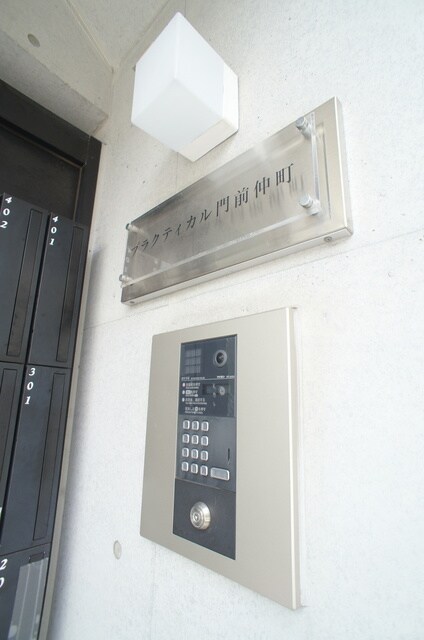 物件外観写真3　(オートロック付♪)