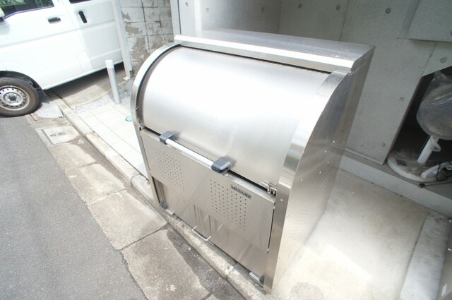 物件外観写真5　(ごみ捨て場♪)