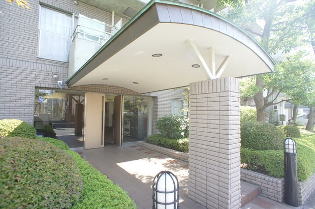 物件外観写真5　(エントランスまでのアプローチです♪)