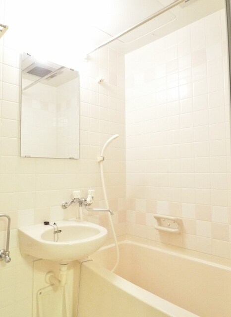 物件内観写真13　(ランドリーパイプ付きの浴室です★)