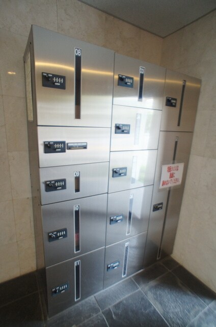 物件外観写真4　(嬉しい宅配BOXです)