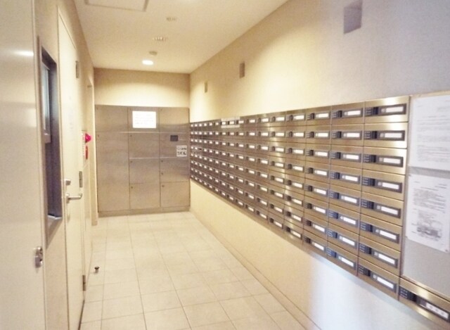 物件外観写真4　(留守でも安心の宅配ボックス付き♪)