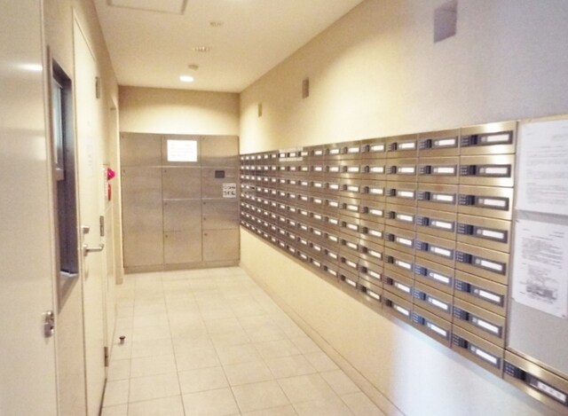 物件外観写真4　(留守でも安心の宅配ボックス付き♪)