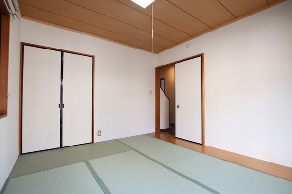寝室(照明は設備ではありません。)