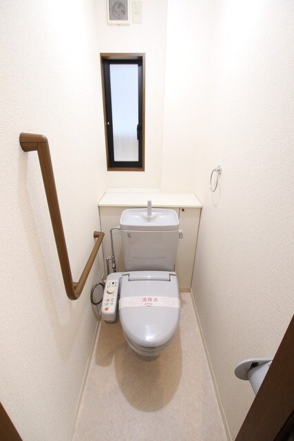 物件内観写真23　(洗浄機能付き便座です♪)