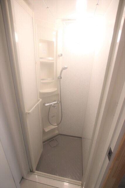 物件内観写真9　(★シャワールーム　※浴槽の設置はございません。)