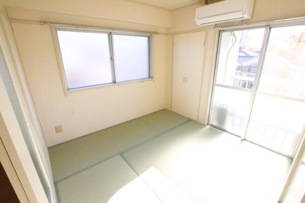 寝室(4.5帖和室です♪エアコン付き♪)