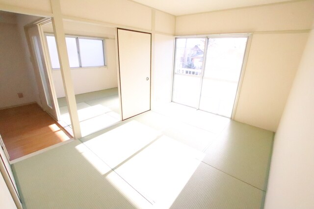 物件内観写真19　(6帖の和室です♪)