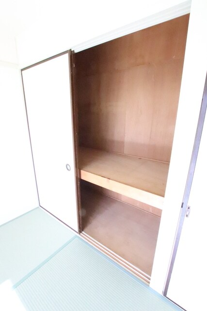 物件内観写真22　(たっぷり収納できる押し入れタイプ♪)