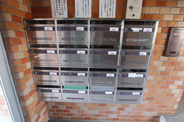 エントランス(集合ポストです♪)