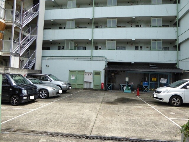 物件外観写真7　(★敷地内駐車場★（空き状況・使用料等詳細はご確認下さい）)