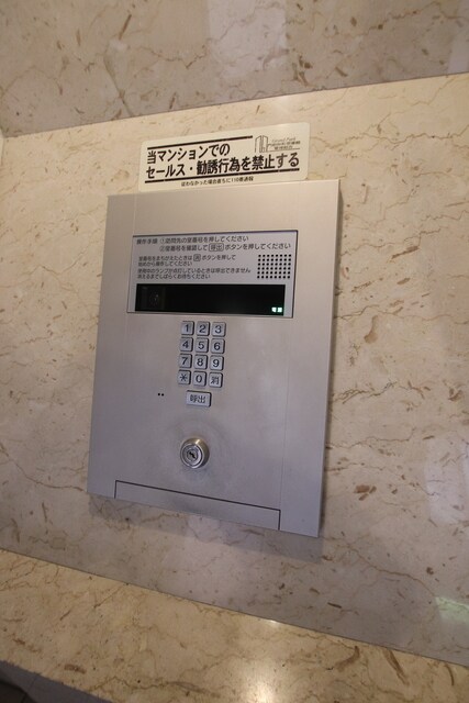 物件外観写真3　(オートロック付きです♪)