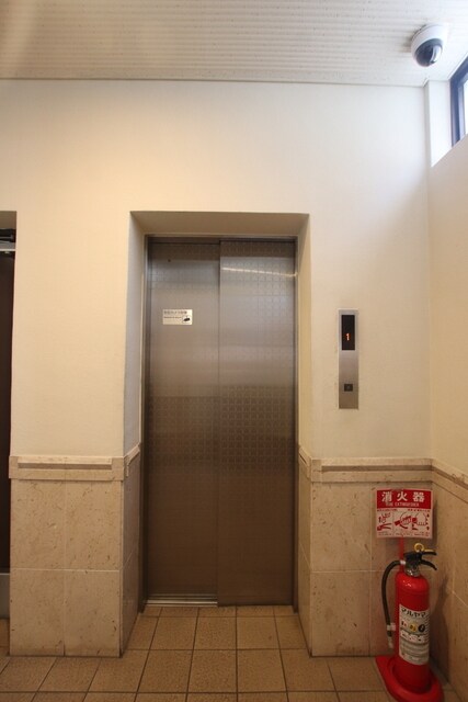 物件外観写真4　(エレベーター)