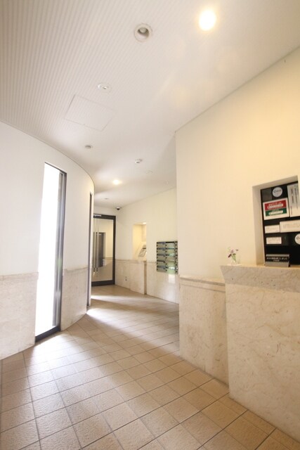 物件外観写真5　(エントランス)