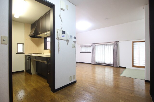 物件内観写真18　(※照明・カーテンの有無は確認中です)