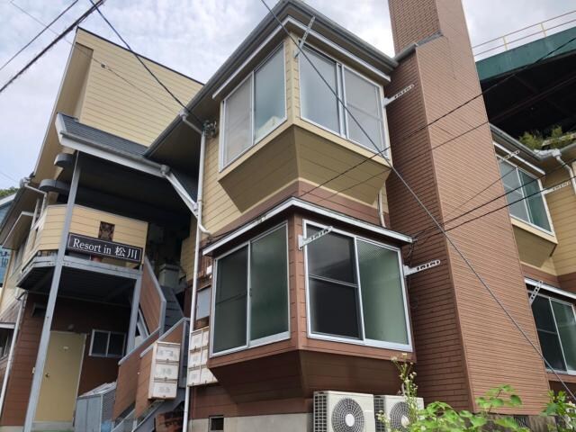 物件外観写真1　(階段があります。)