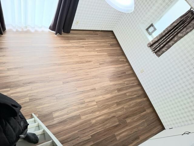 物件内観写真10　(床をおしゃれに張替)