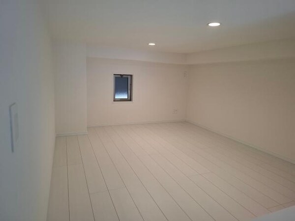 居室(こちらロフト部分広いです)