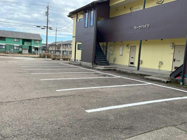 カーサハイツの駐車場