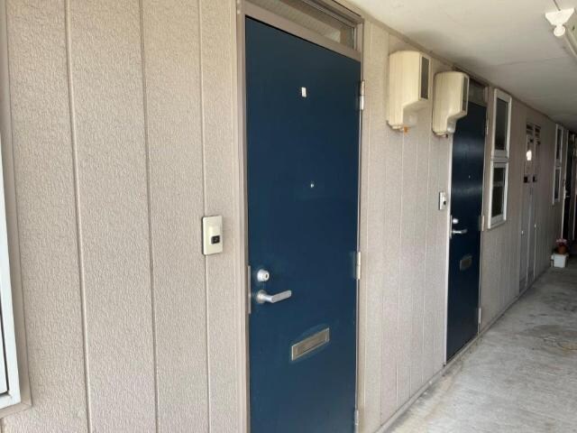 赤丸アパートの玄関周り