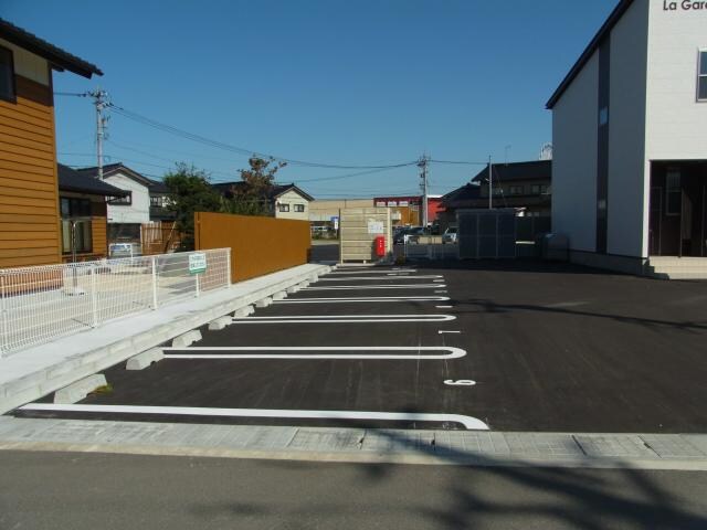 ラガール西中野Ⅰの駐車場