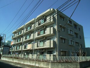 春日カネエーズ外観写真