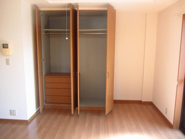 物件内観写真26　(リビング収納)