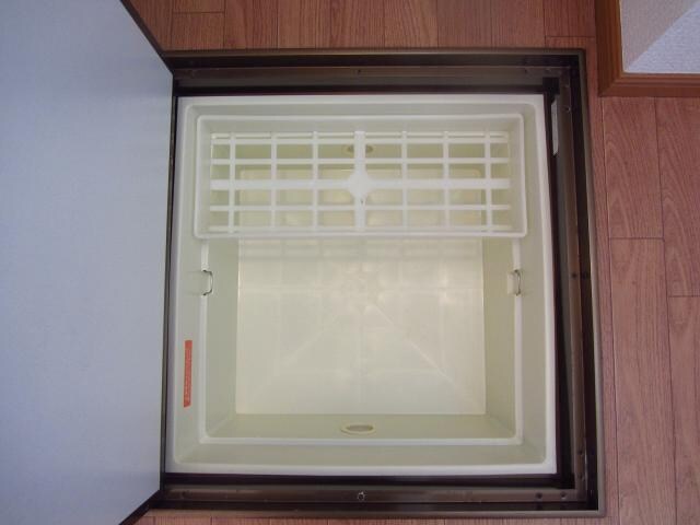 物件内観写真31　(床下収納)