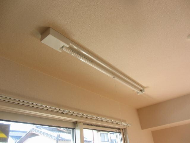 物件内観写真32　(室内物干し)