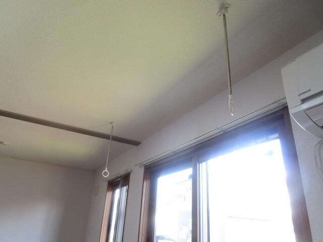 物件内観写真29　(室内物干し)
