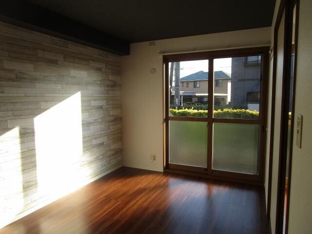 物件内観写真23　(南側洋室)