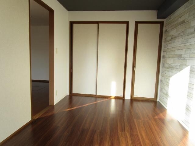 物件内観写真24　(南側洋室)