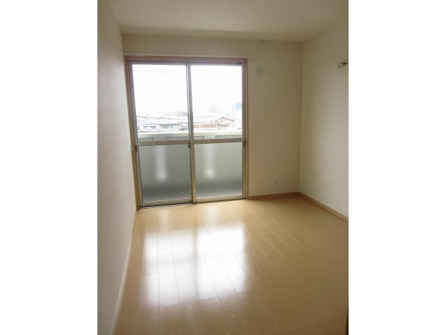 物件内観写真10　(西側洋室)