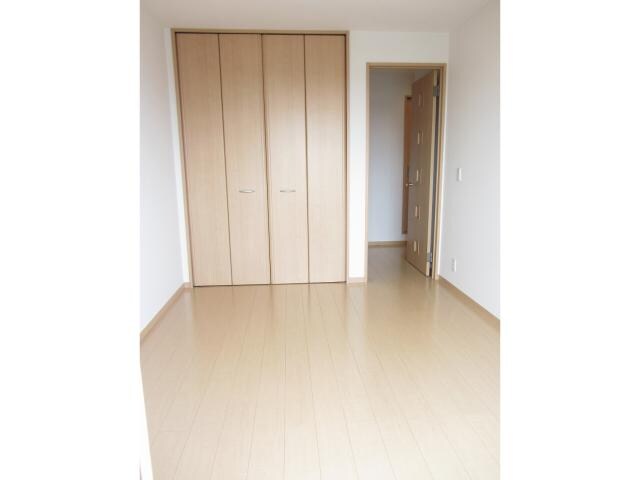 物件内観写真11　(西側洋室)