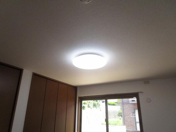 その他設備(北側洋室照明器具)