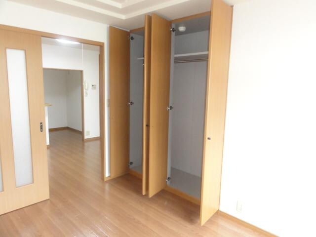 物件内観写真8　(6.7帖洋室)