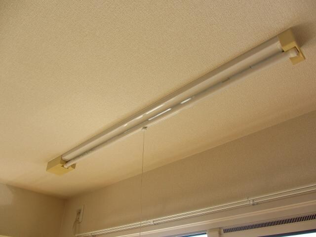 物件内観写真28　(室内物干し)