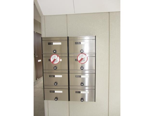 物件外観写真3　(集合郵便受け)