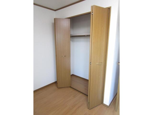 物件内観写真15　(北側洋室収納)